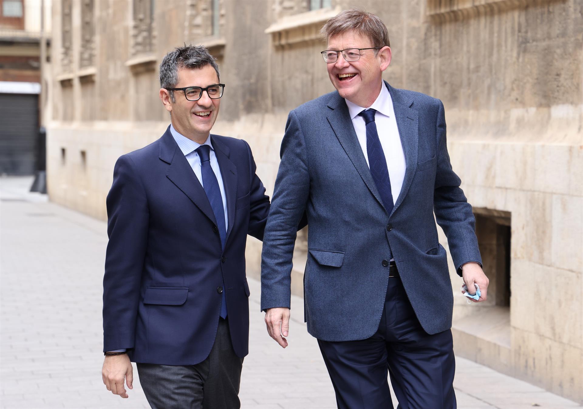 El ministro de la Presidencia, Relaciones con las Cortes y Memoria Democrática, Félix Bolaños, y el presidente de la Generalitat, Ximo Puig, en València