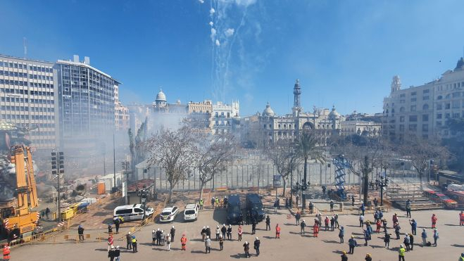 Mascletà Crespo a la plaça de l'Ajuntament de València