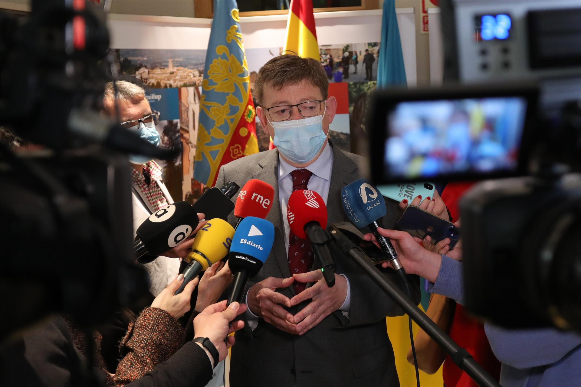 El president de la Generalitat, Ximo Puig, atiende a los medios