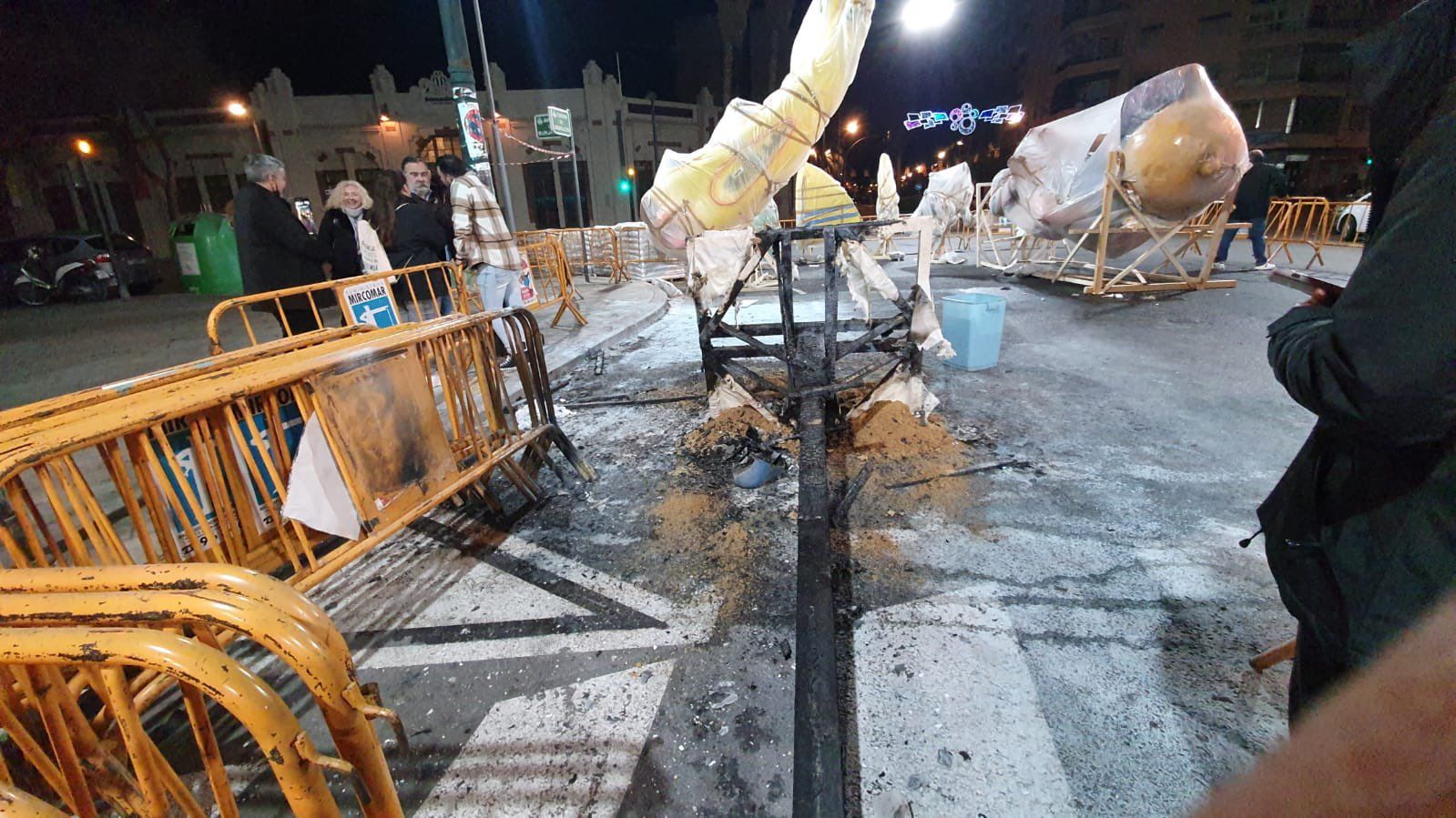 Ninot quemado de la Falla Avenida Burjassot-Joaquín Ballester