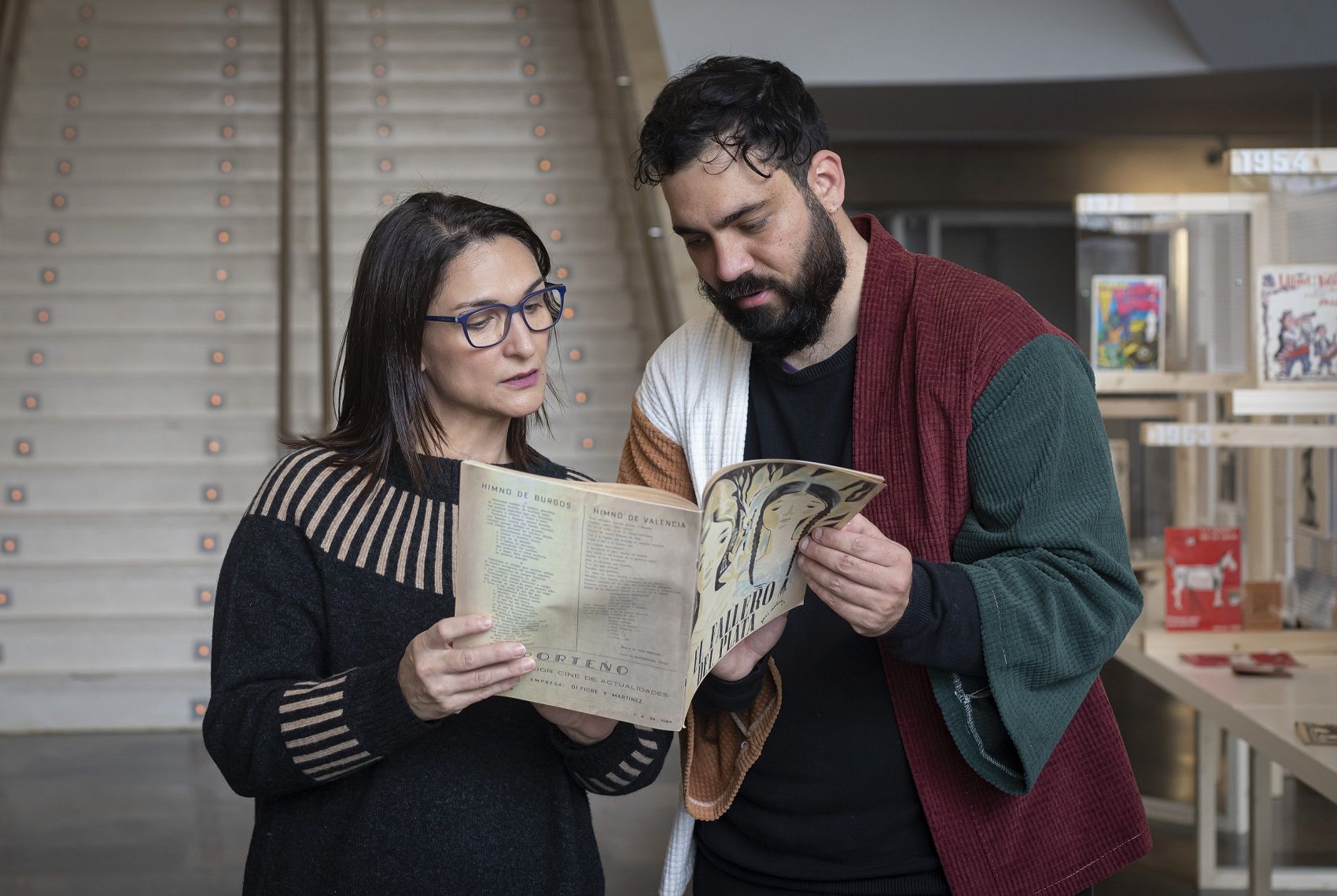 La directora de l’Institut Valencià d’Art Modern (IVAM), Nuria Enguita, i el director del projecte, Ricardo Ruíz, han presentat als mitjans ‘El llibret de falla: una oportunitat cultural’