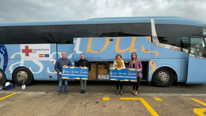 L'autobús que viatjarà fins a Ucraïna amb material humanitari de Museros, Rafelbunyol i Massamagrell