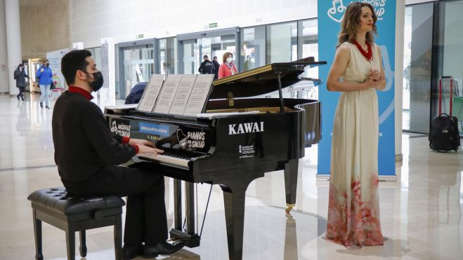 'Músicos por la Salud' instal·la un piano a l'Hospital La Fe