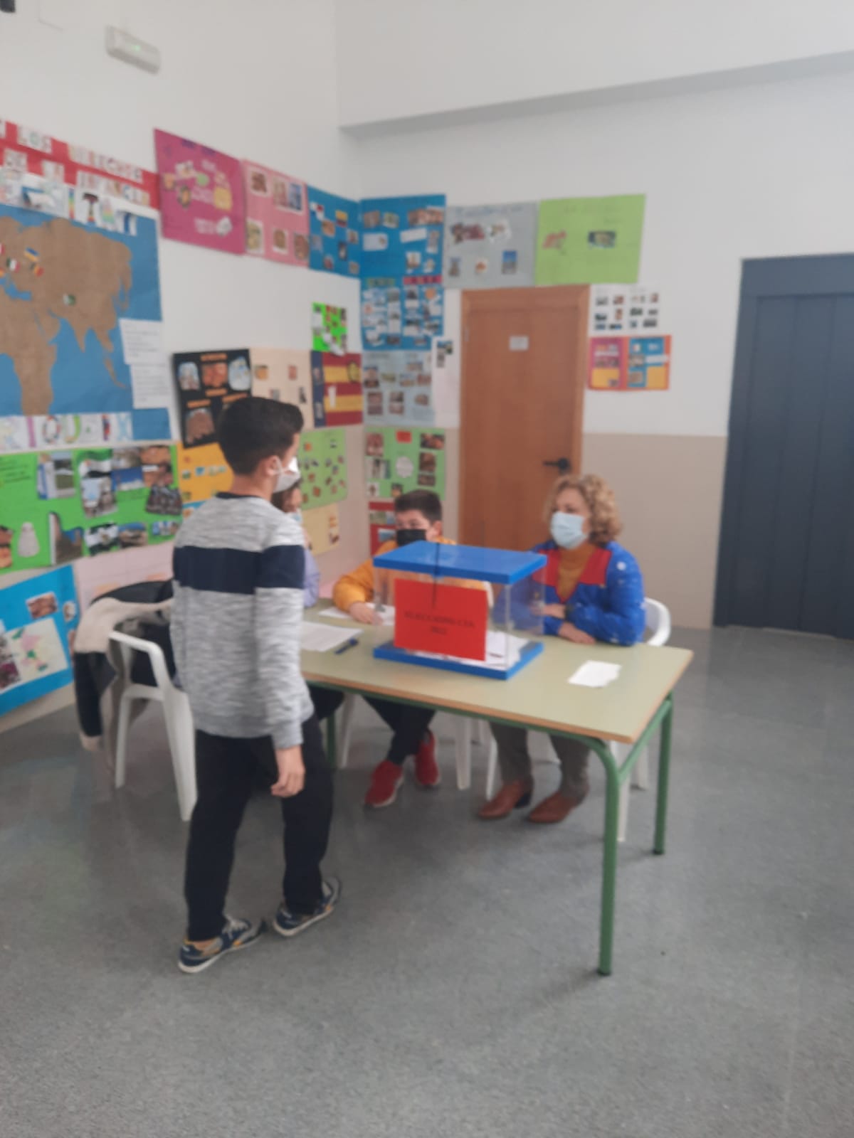 Votación en el CEIP Pontet