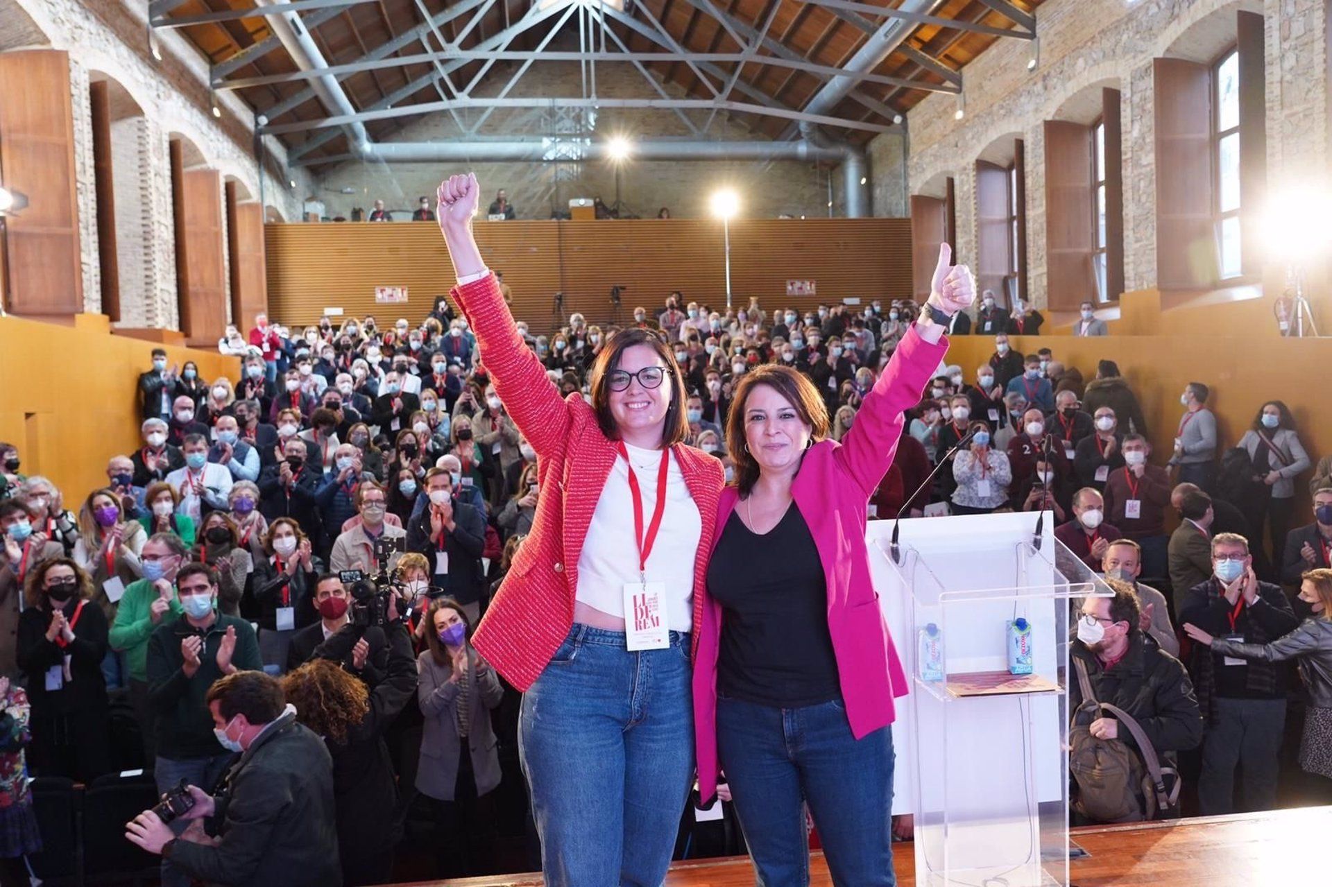 Sandra Gómez i Adriana Lastra en la clausura del 14 Congrés del PSPV de la ciutat de València