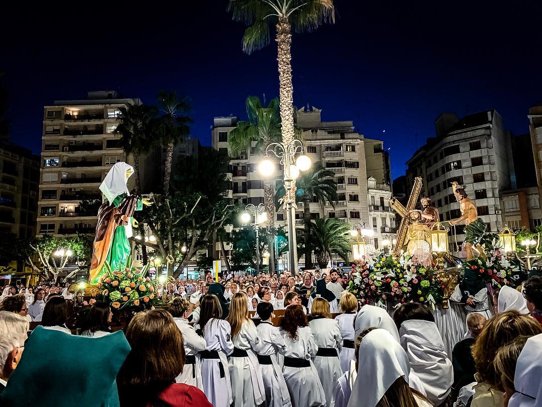 Uns passos de la Setmana Santa d'Alzira