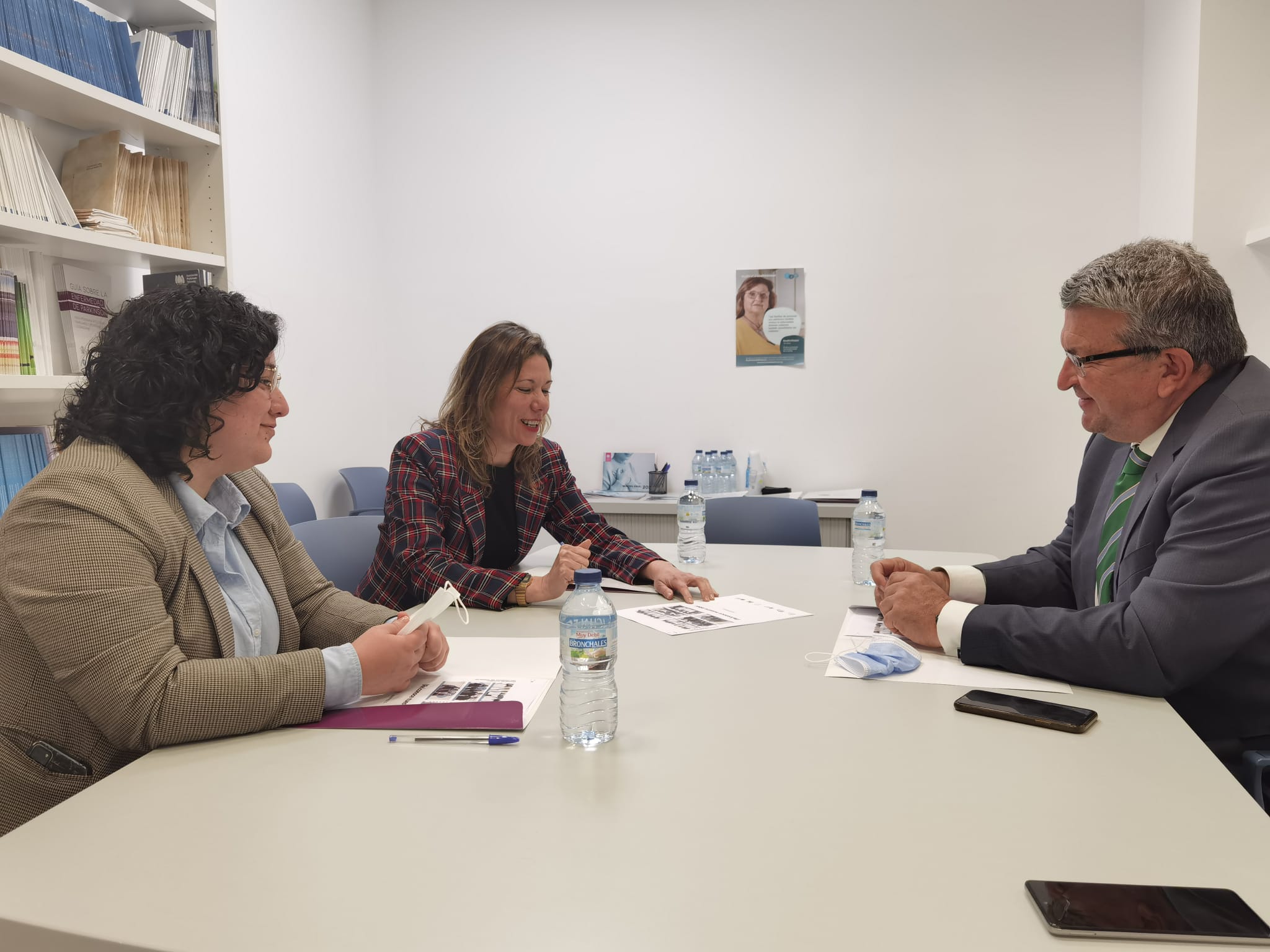 Fernando Llopis reunit amb representants d'associacions de pàrkinson