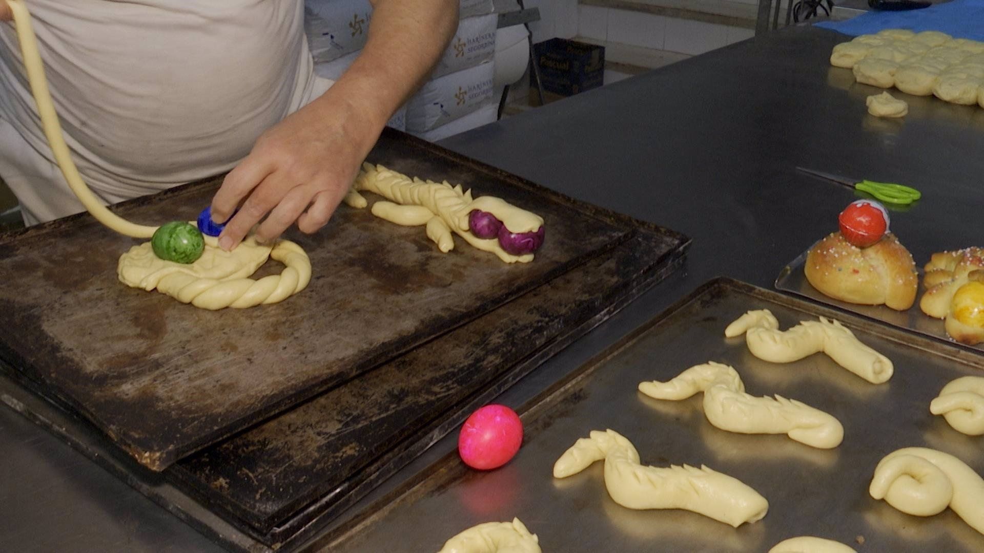 Elaboración de una mona de Pascua