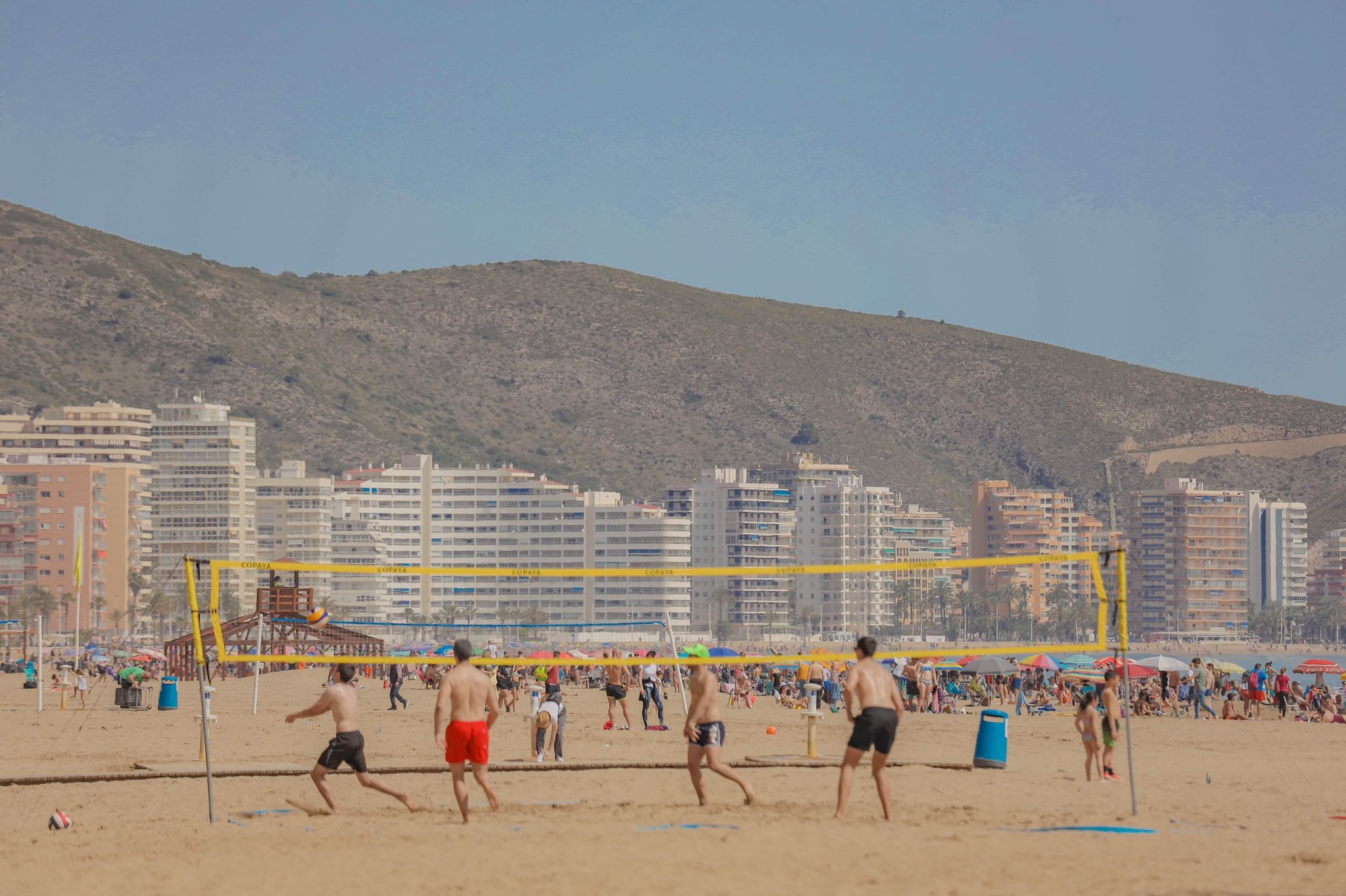 La playa de Cullera, repleta de gente en la Semana Santa de 2022