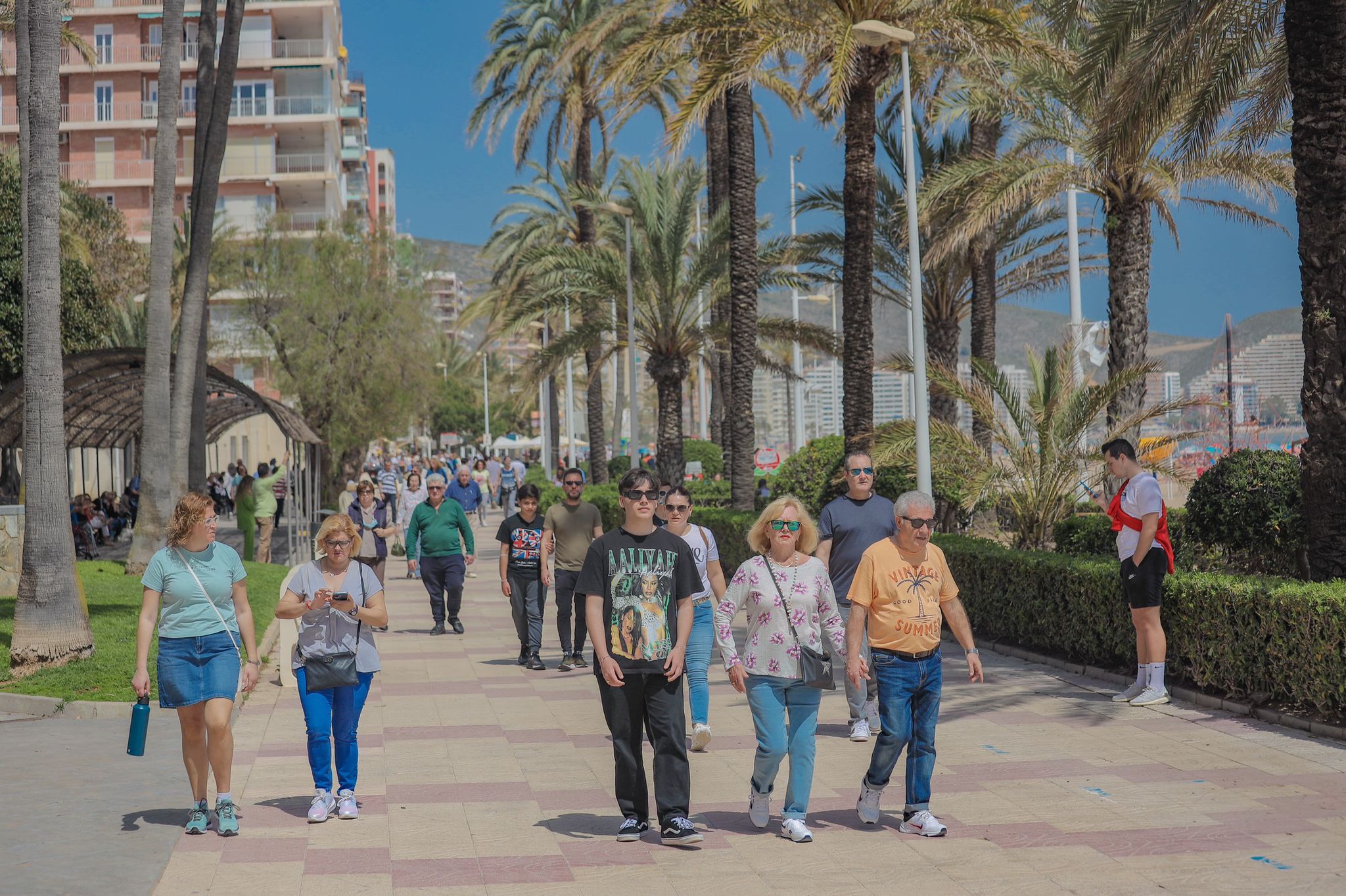 La playa de Cullera, repleta de gente en la Semana Santa de 2022