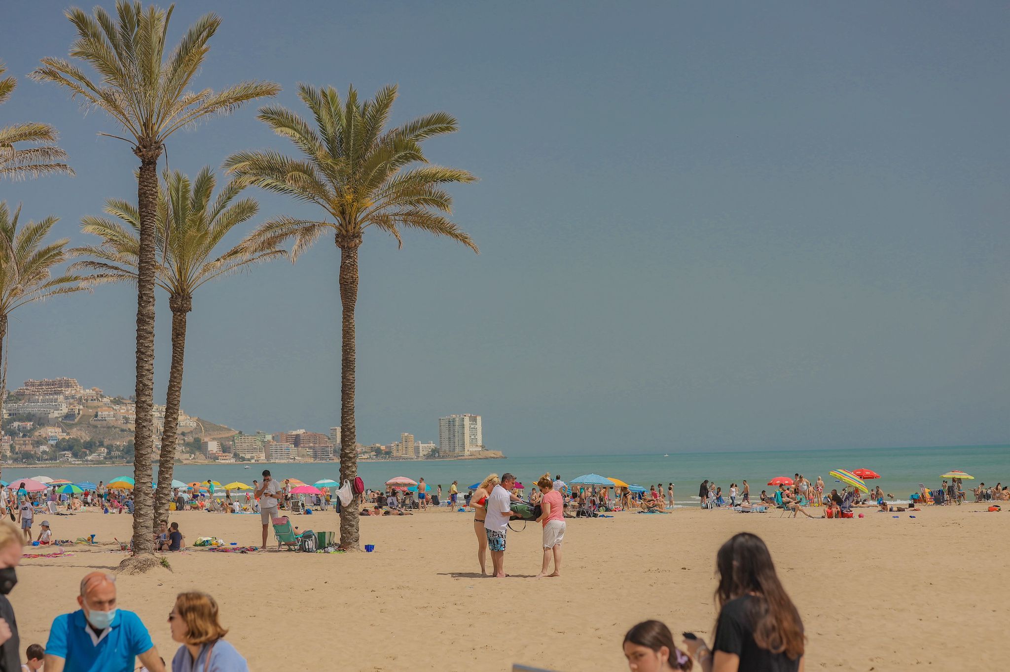 La playa de Cullera, repleta de gente en la Semana Santa de 2022