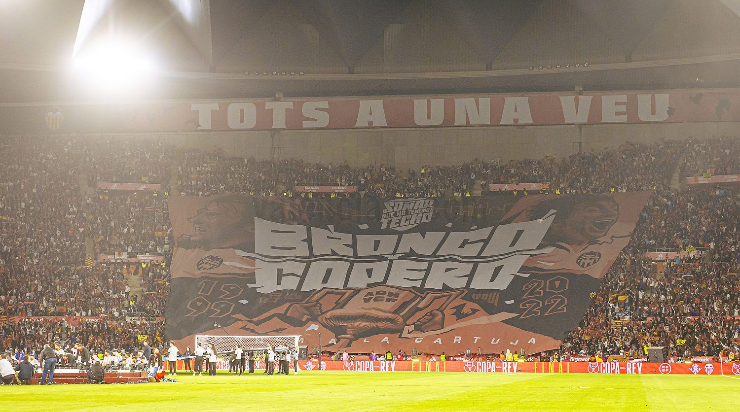 Tifo de la grada del Valencia CF en La Cartuja (@valenciacf)