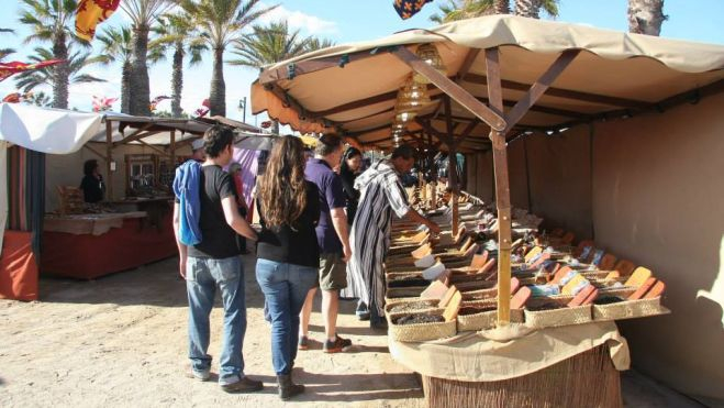 Mercat medieval al passeig marítim de València / Foto: Maritimo Valencia (Moros i Cristians)