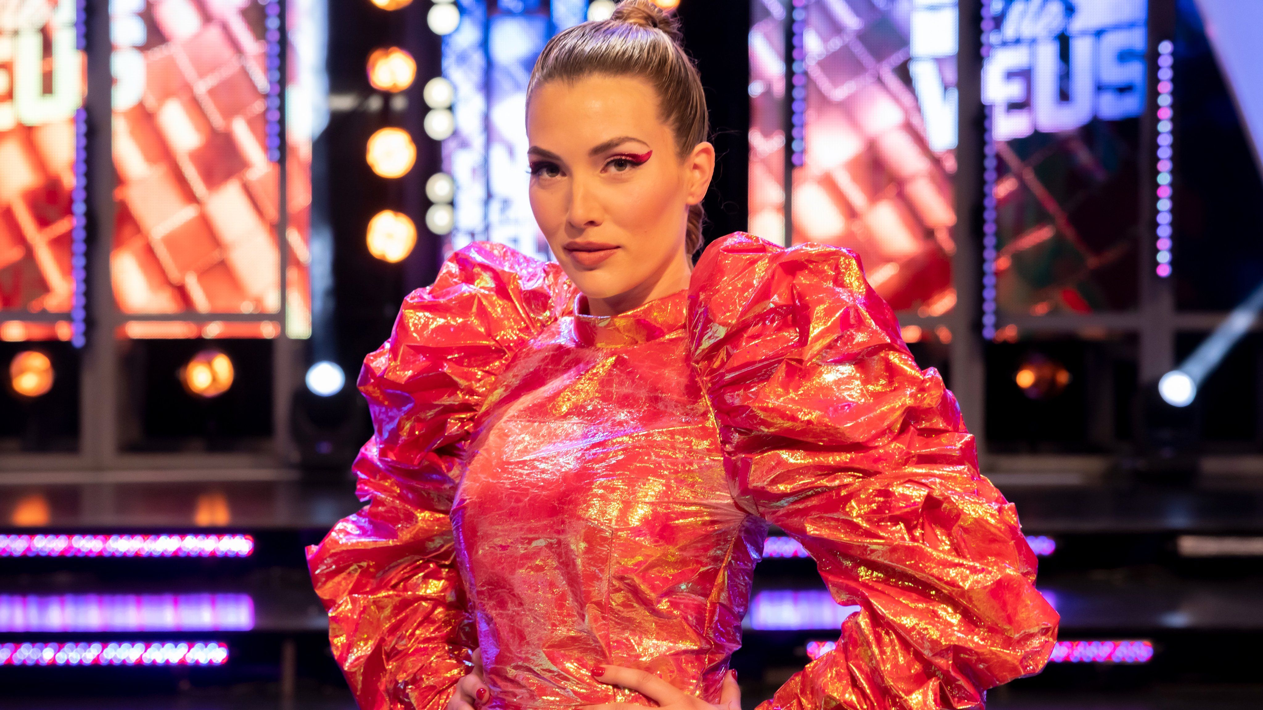 La presentadora valenciana Àlex Blanquer en el plató de Duel de Veus