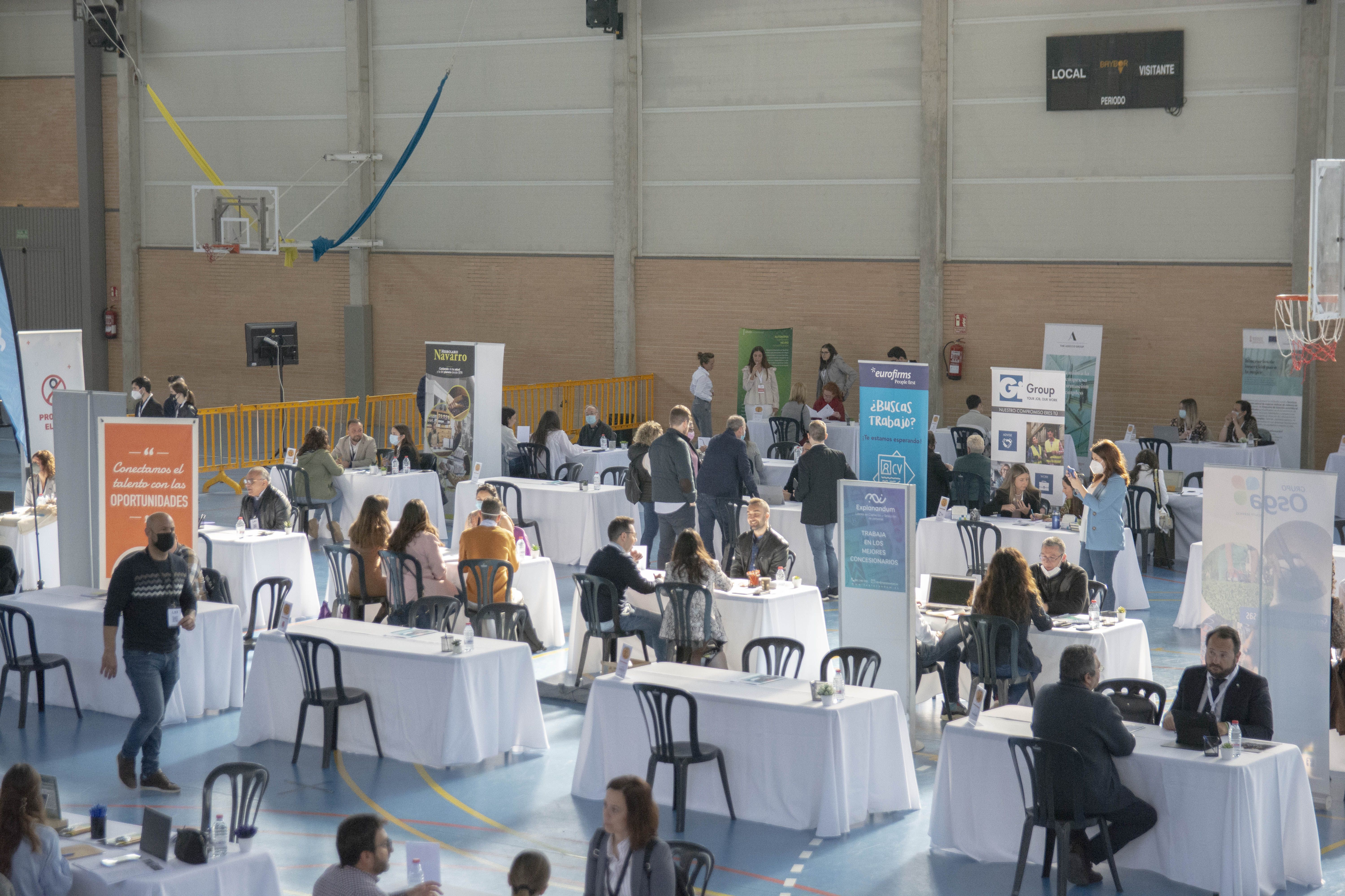 Maratón de entrevistas durante el I Foro de Empleo Som Talent Massanassa