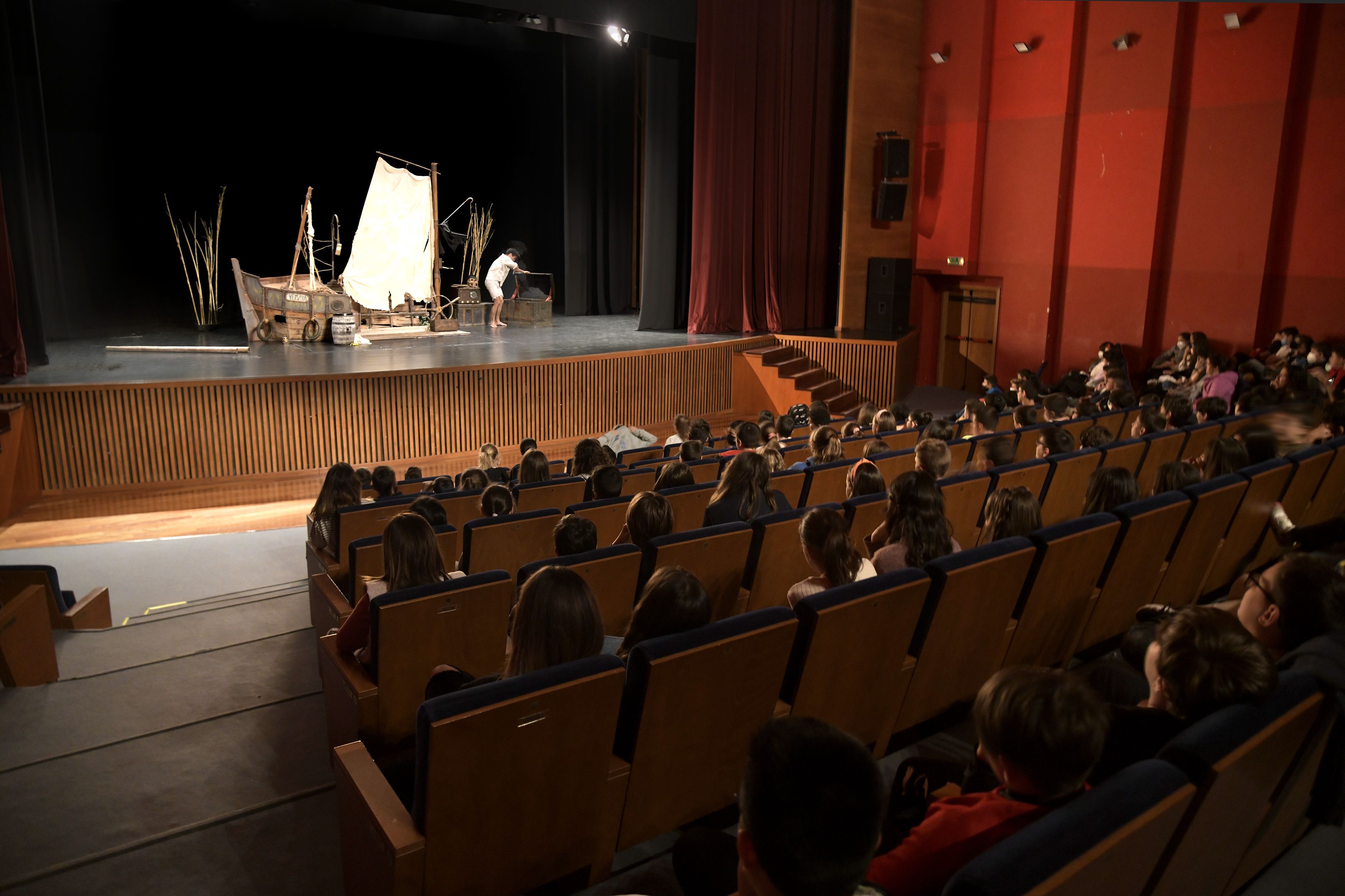  Representación de teatro escolar en el Auditorio de Paiporta