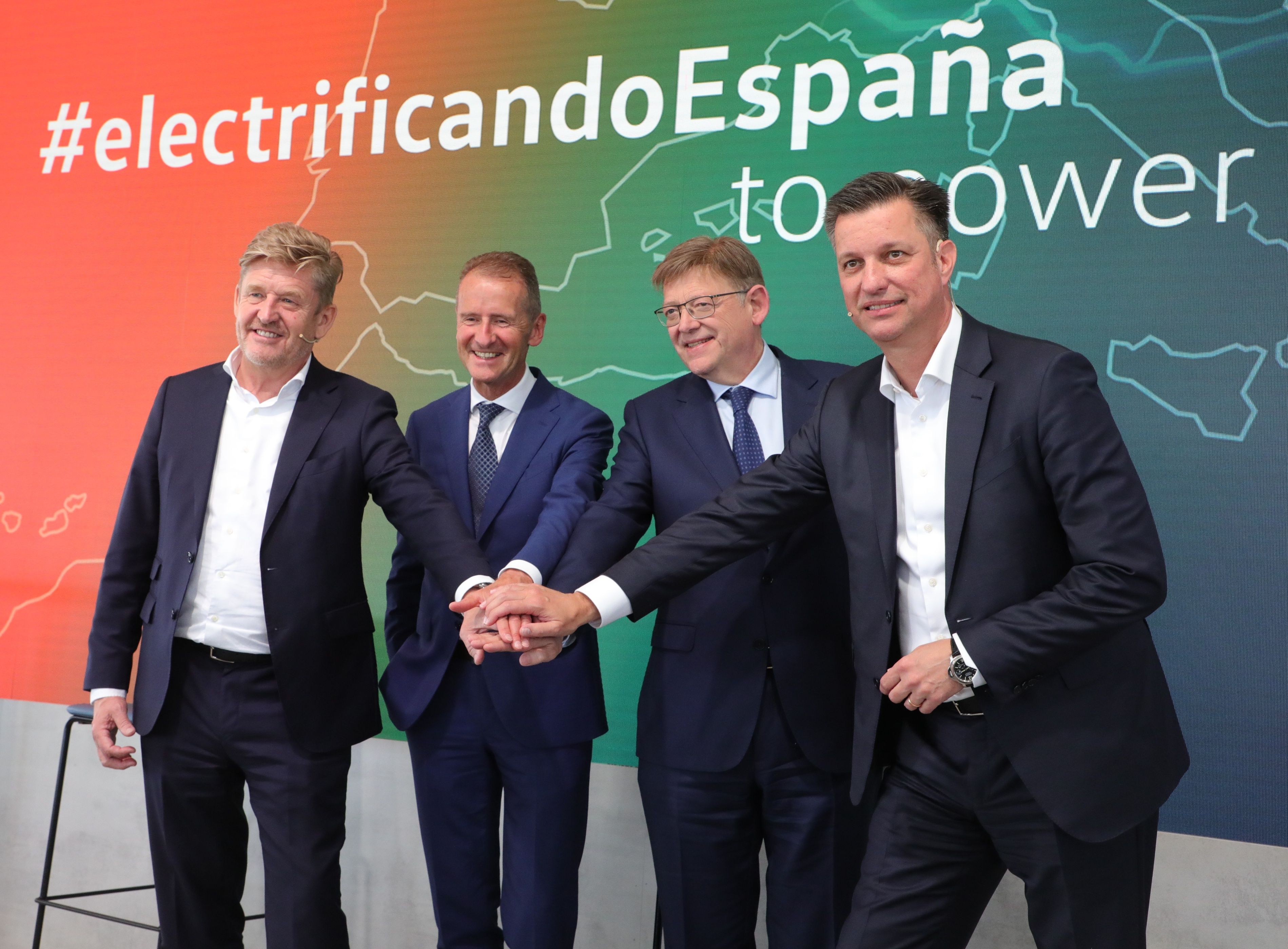 Wayne Griffiths, Herbert Diess, Ximo Puig i Thomas Schmall, a l'acte de presentació del projecte de la gigafactoria de bateries