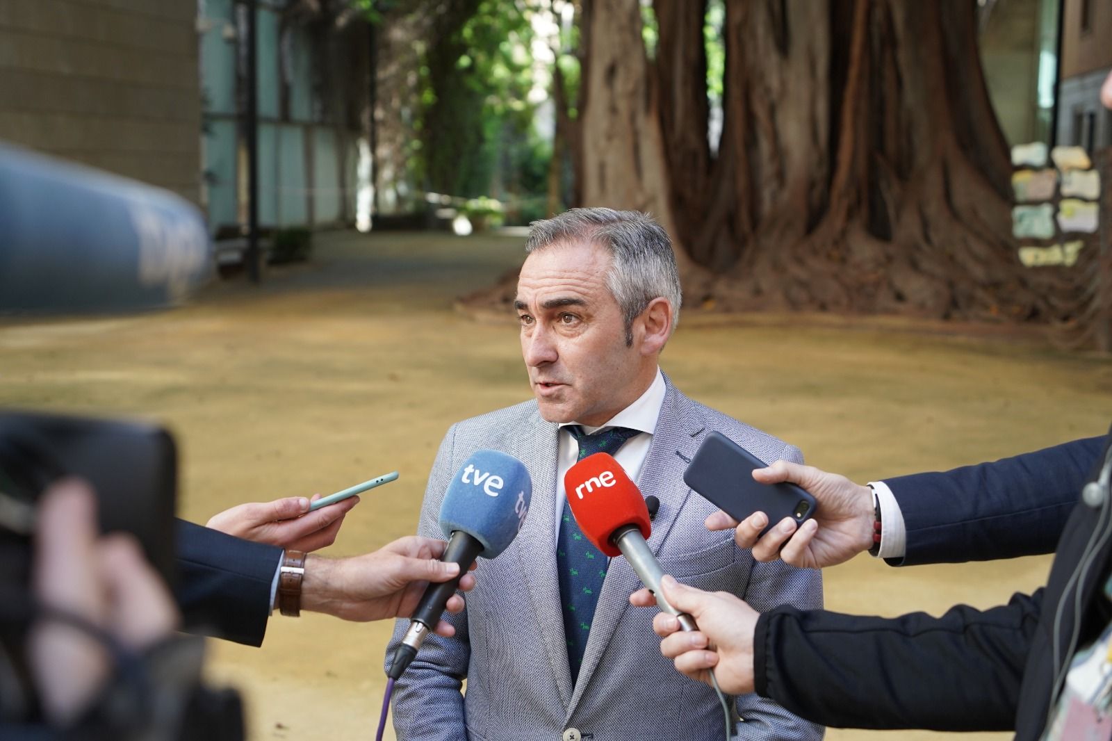 El portaveu adjunt del Grup Popular en Les Corts, Miguel Barrachina