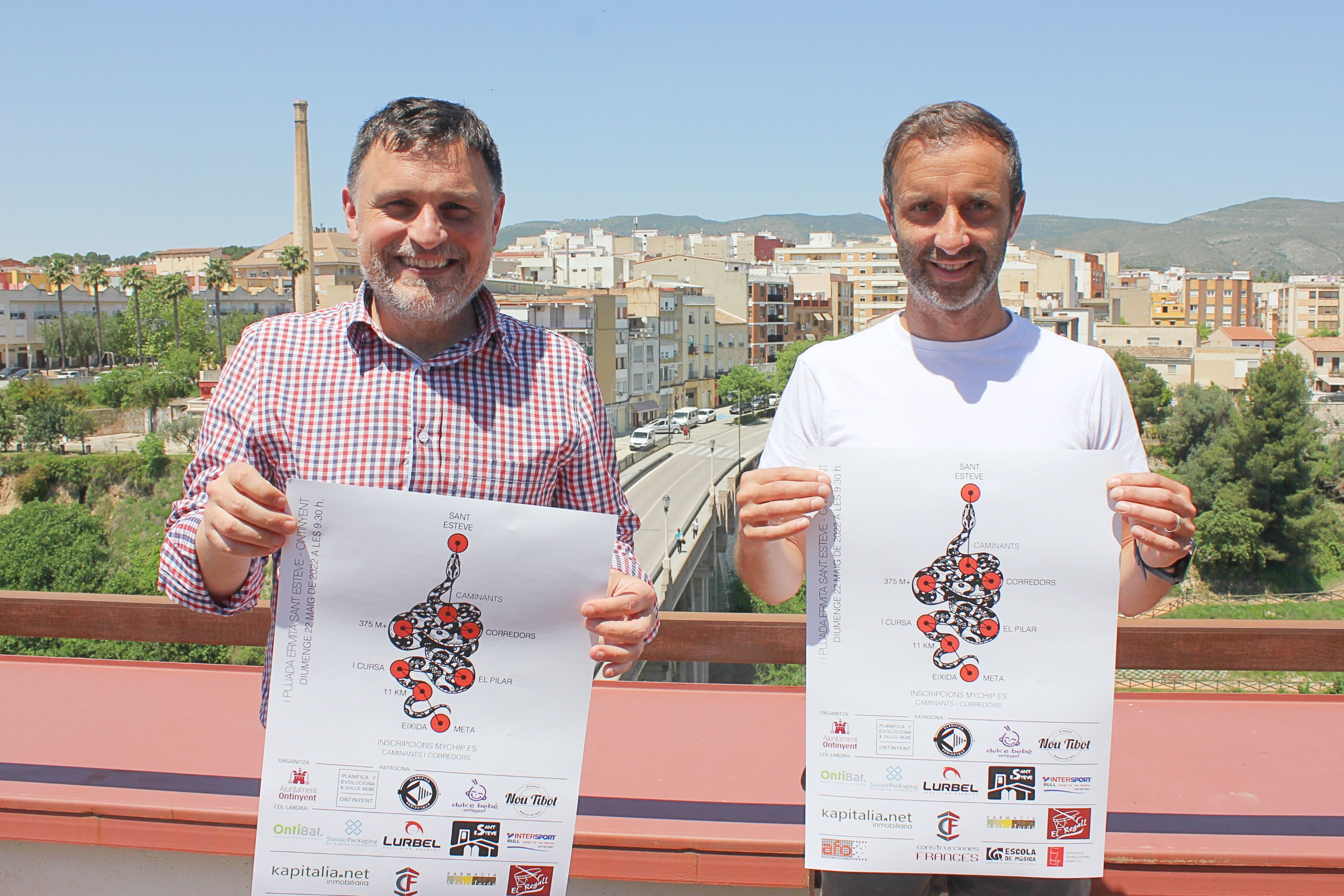 El regidor de Deportes, Óscar Borrell, junto con el presidente del club organizador Gonzalo Torró