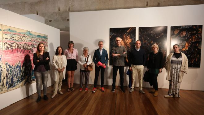 José Luis Pérez Pont, al costat de part dels artistes que conformen 'Art Contemporani de la Generalitat Valenciana V'