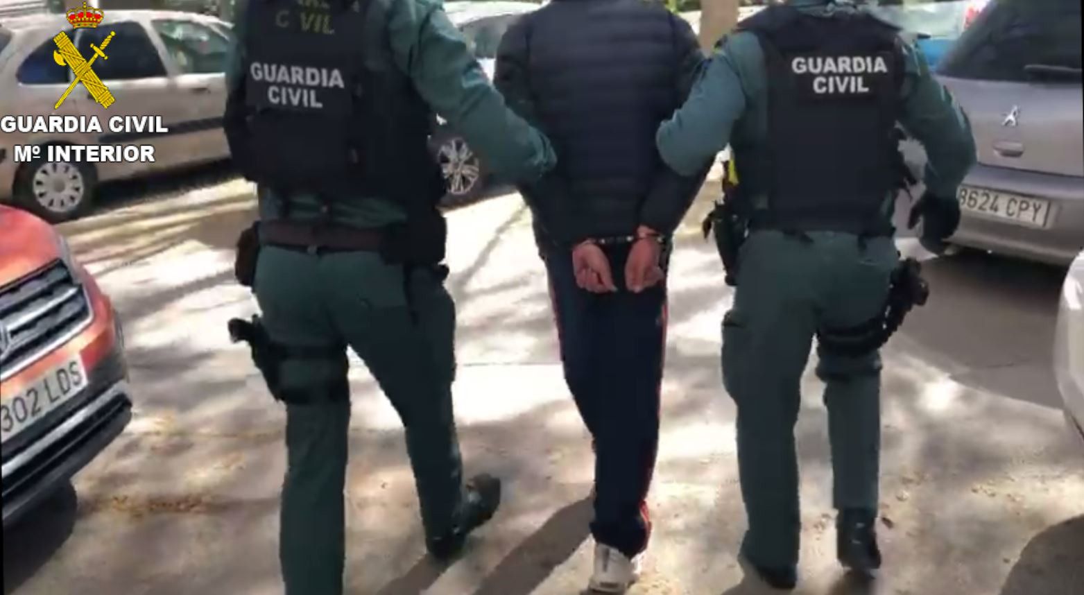 Moment de la detenció de l'home reincident en abusos sexuals