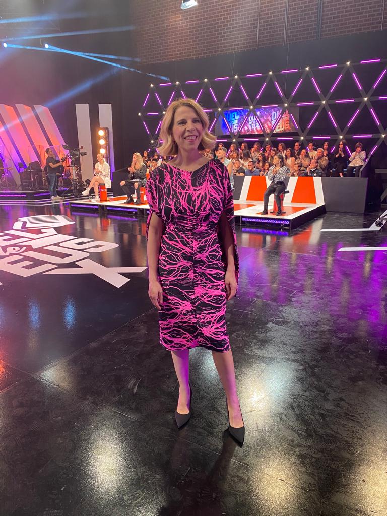 Sole Giménez vestida per Zhuo Ye Duel de Veus À Punt