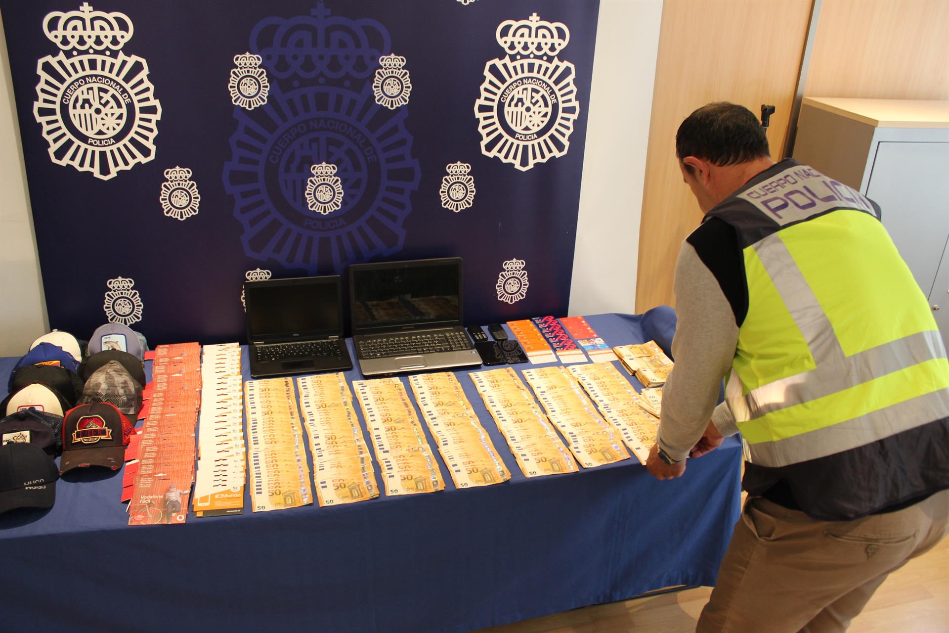 Diners intervinguts per la Policia Nacional