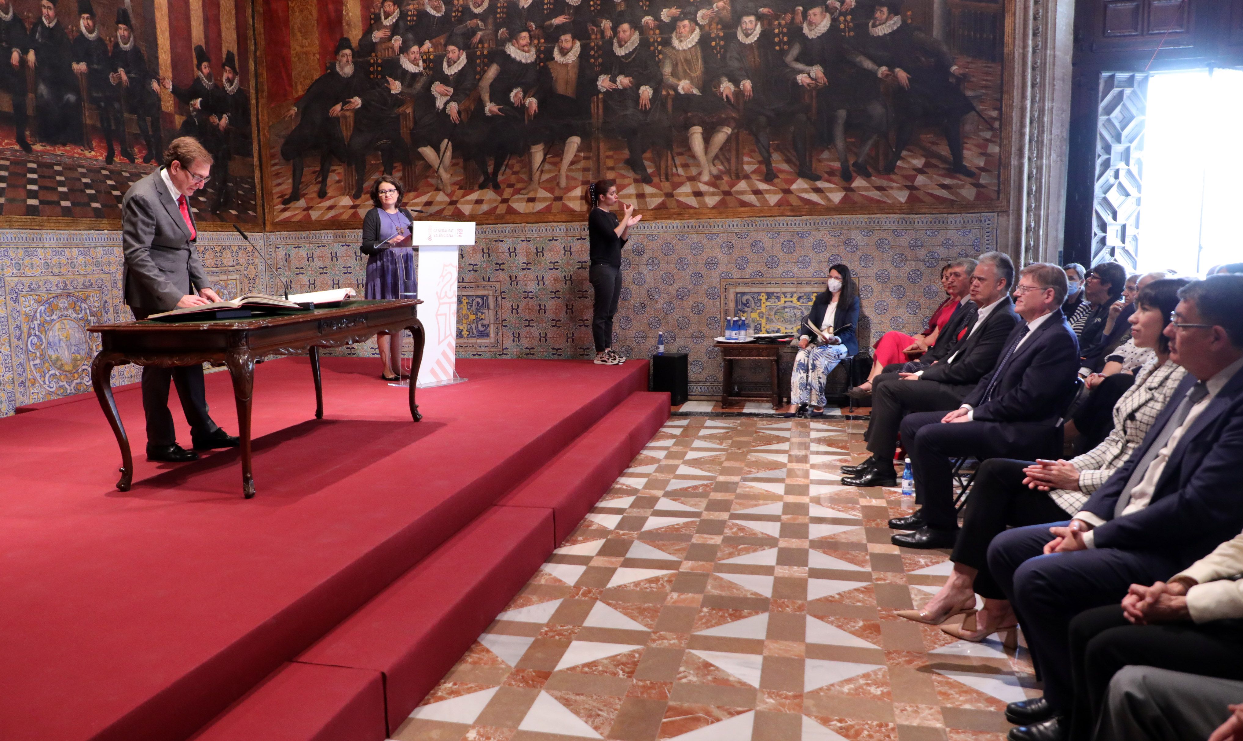 Miguel Mínguez, prometiendo el cargo