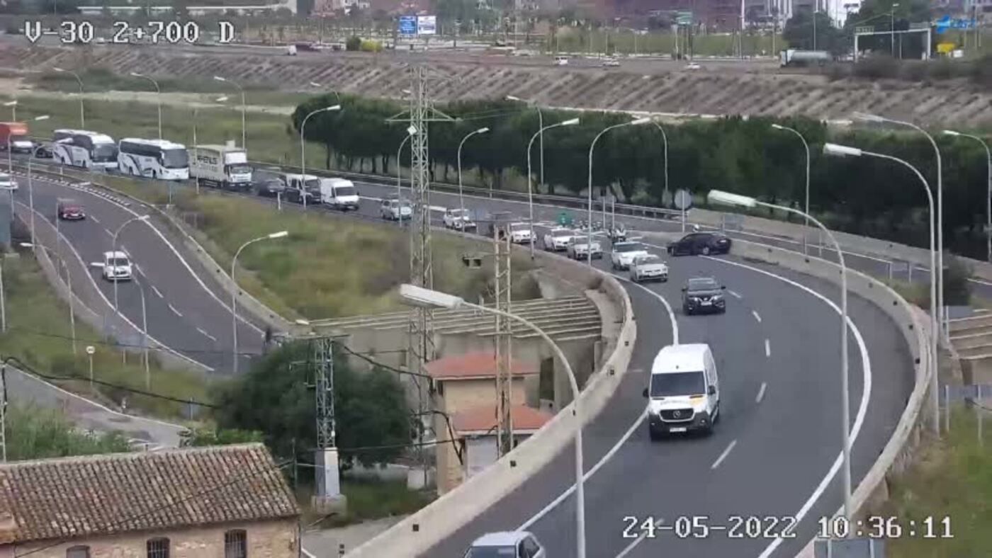 Accidente de un coche en la V 30