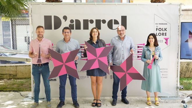 Àlex Borrell, Jorge Rodríguez, Rosa Pérez Garijo, Xavier Rius i Àngels Muñoz a la presentació D'Arrel 2022 a Ontinyent