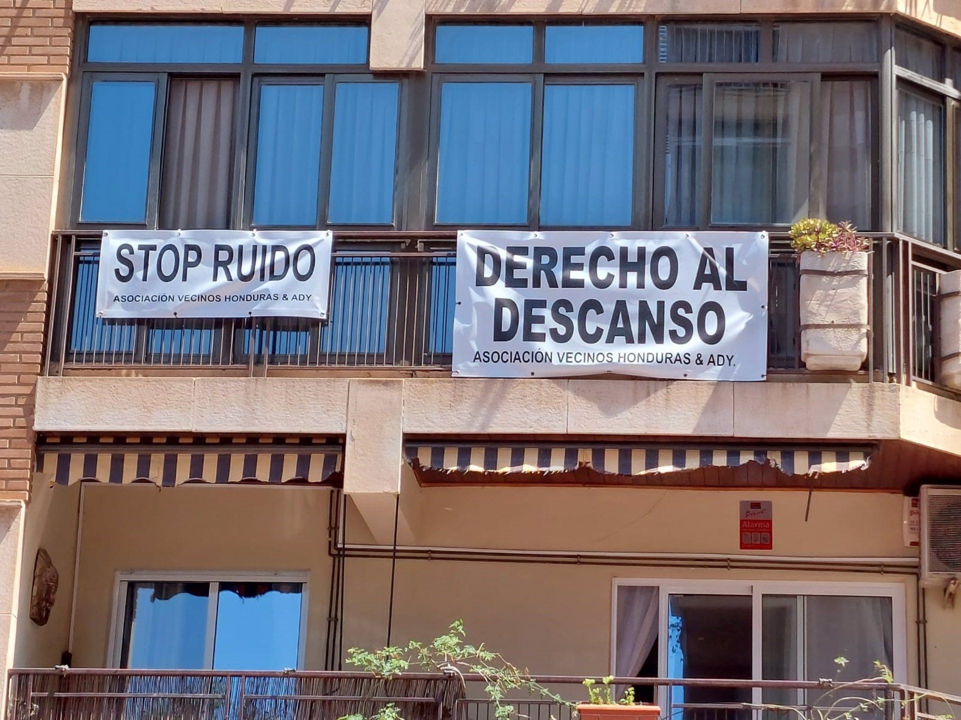 Cartells de 'Dret al Descans' a Honduras