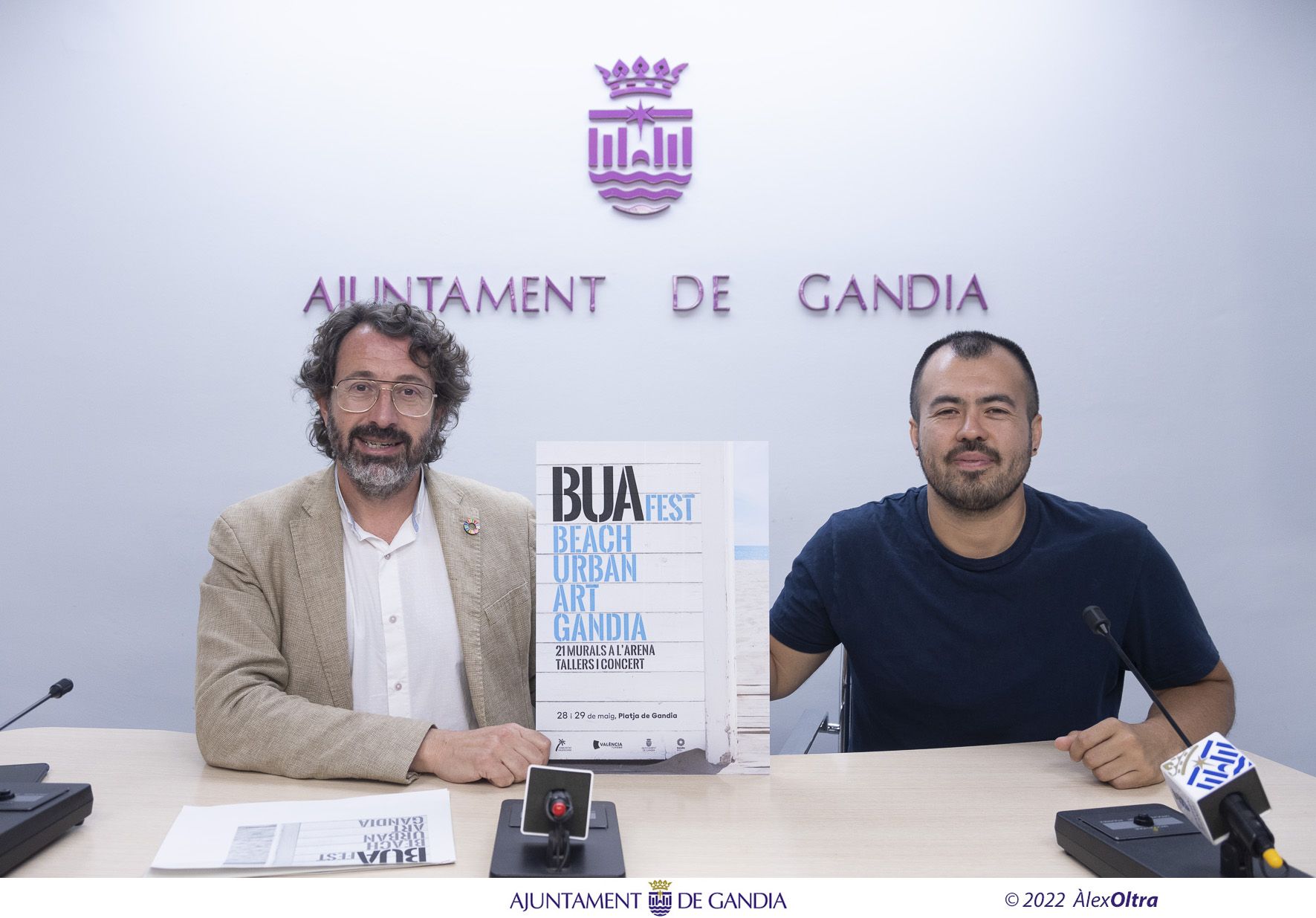 El regidor de Playas y Turismo de Gandía, Vicent Mascarell, y el responsable del área de Cultura, Nahuel González