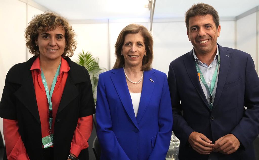 El president del PPCV, Carlos Mazón, amb n la Comissària europea de Salut i Seguretat Alimentària, Stella Kyriakides, i la portaveu del PP en el Parlament Europeu, Dolors Monserrat.