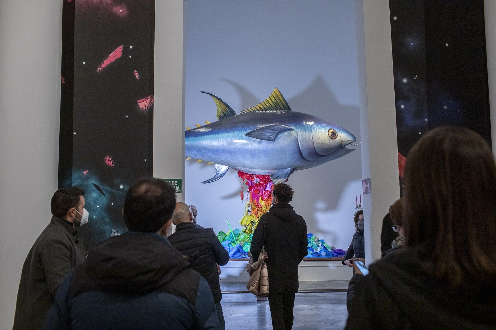 Una de les obres de l'exposició ‘Emergency on Planet Earth’ en el Centre del Carme