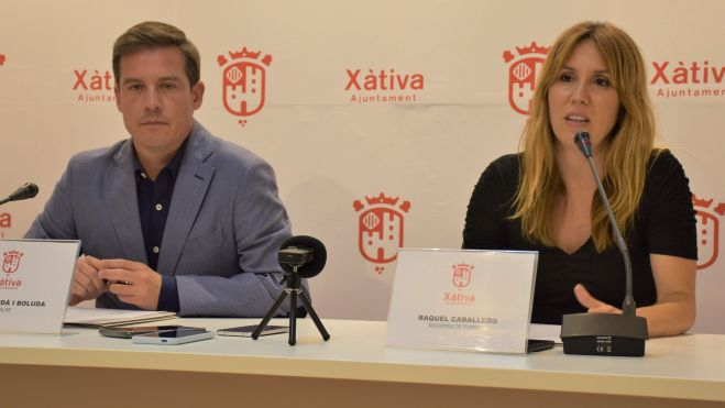 Roger Cerdà y Raquel Caballero en la presentación de Nits al Castell 2022