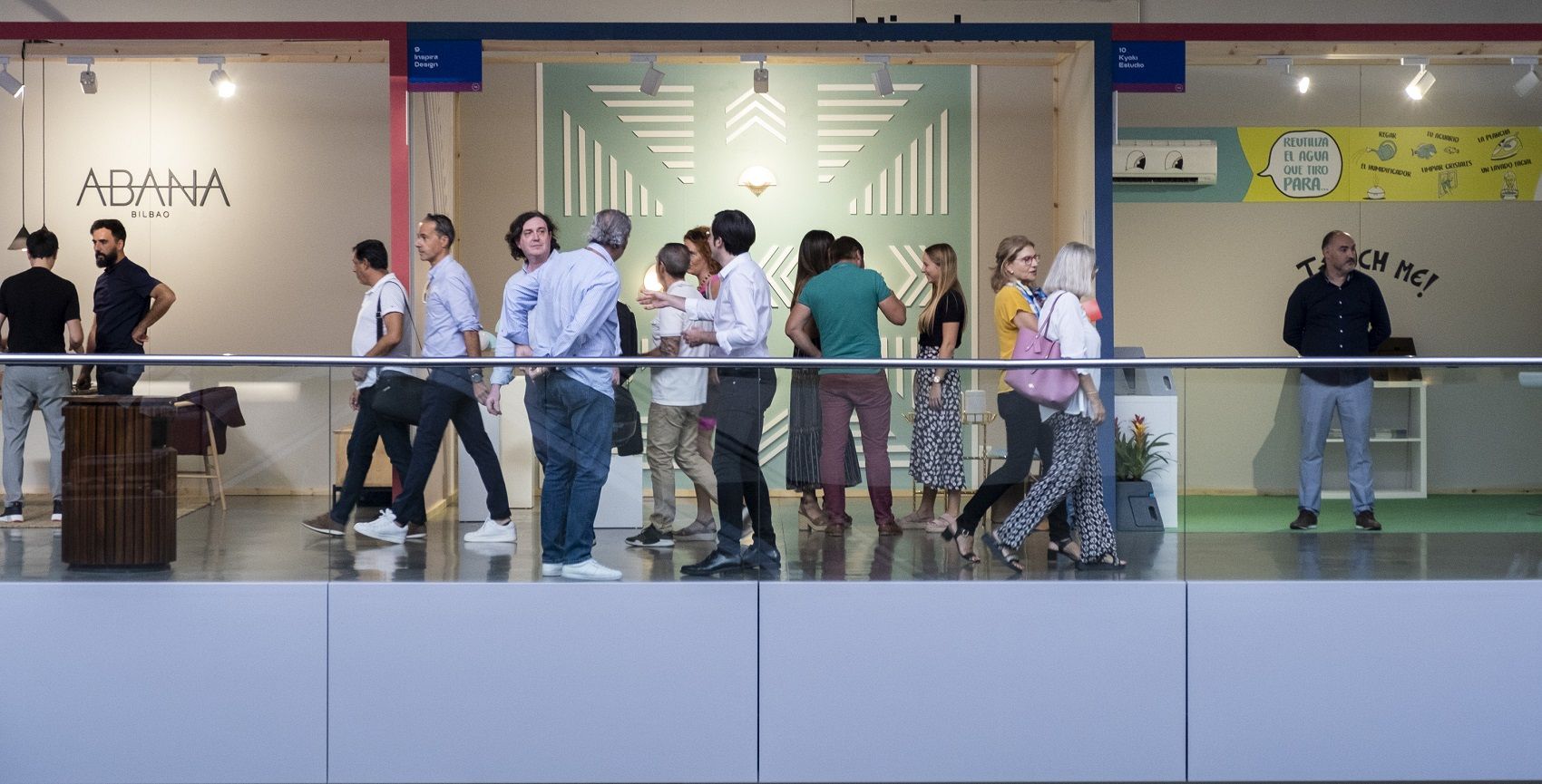 Visitantes a la exposición Nude