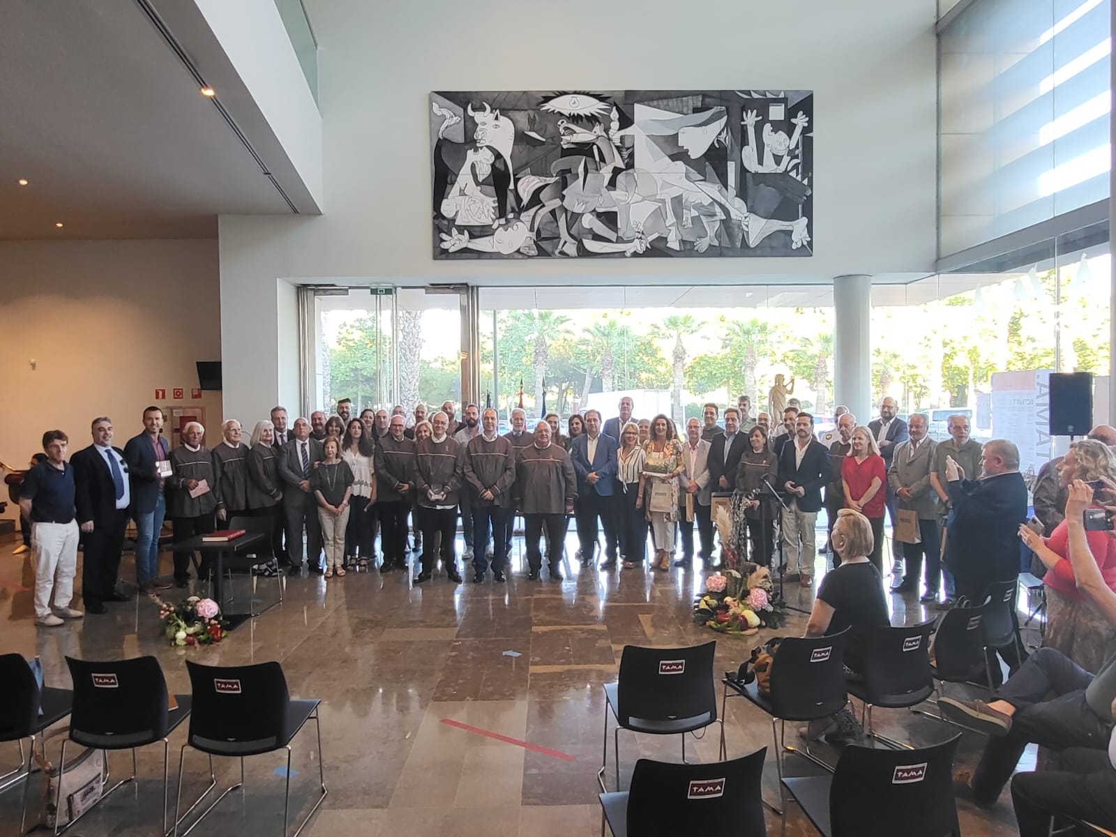 Personalidades premiadas en el acto de celebración de la declaración del Tribunal del Comuner