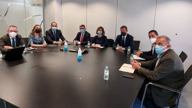 Roger Cerdà y Toni Francés en una reciente reunión celebrada en Madrid con representantes de Adif y Renfe