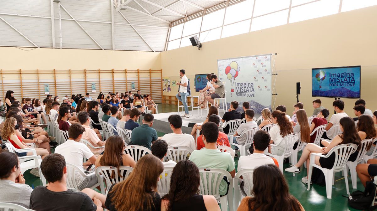 Alumnat de Mislata trasllada les seues peticions a l'alcalde