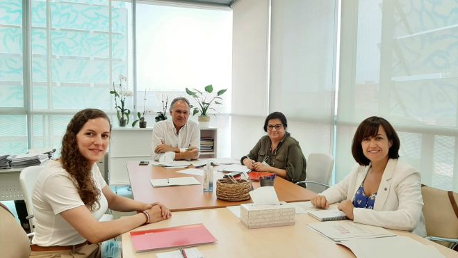 Reunión entre Lorena Silvent, vicealcaldesa, Beatriz Sierra, concejala de Igualdad, y José García Añón, director general de Reformas Democráticas