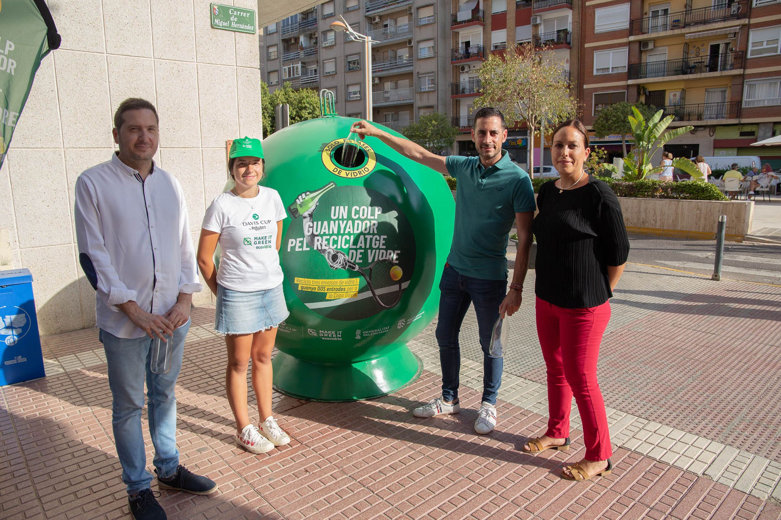 Campanya ‘Un colp guanyador pel reciclatge de vidre’ a Mislata
