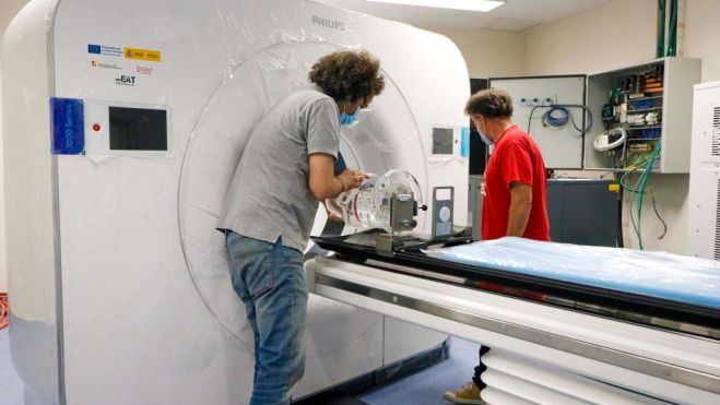 Instalación de equipo en un hospital