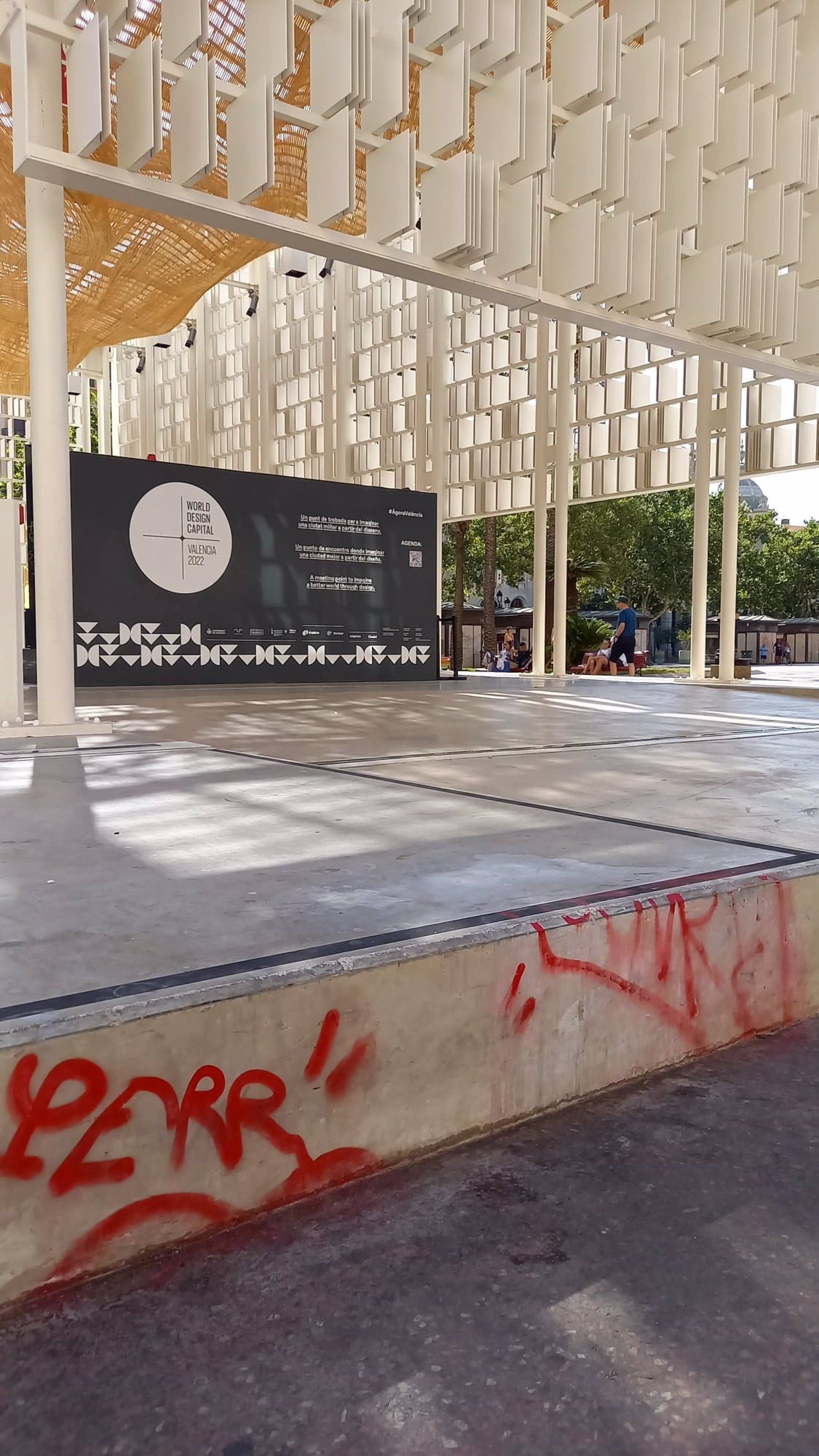 Pintadas en el Ágora de València