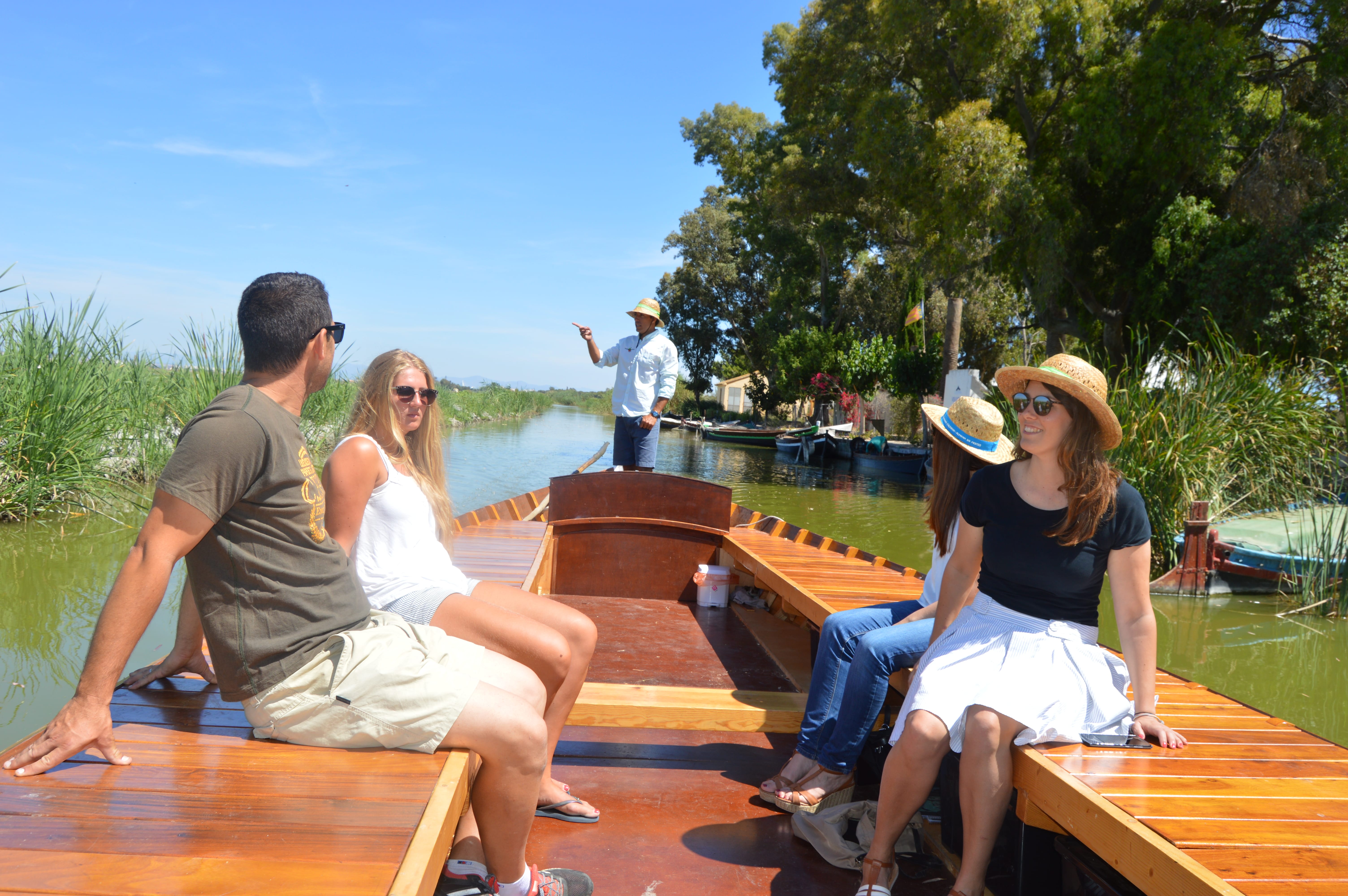 Paseo en barca por la Albufera con la ruta del arroz (Love Valencia)