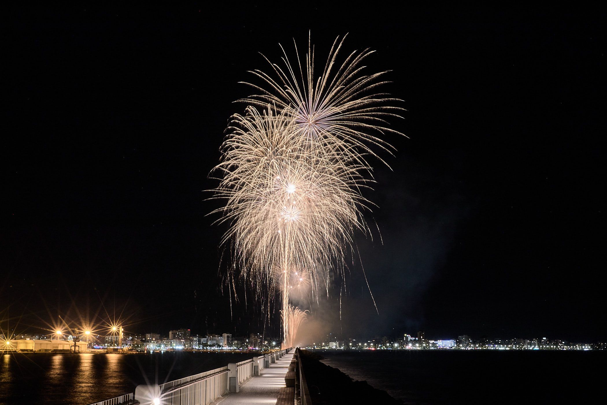 Fuegos artificiales en Gandía