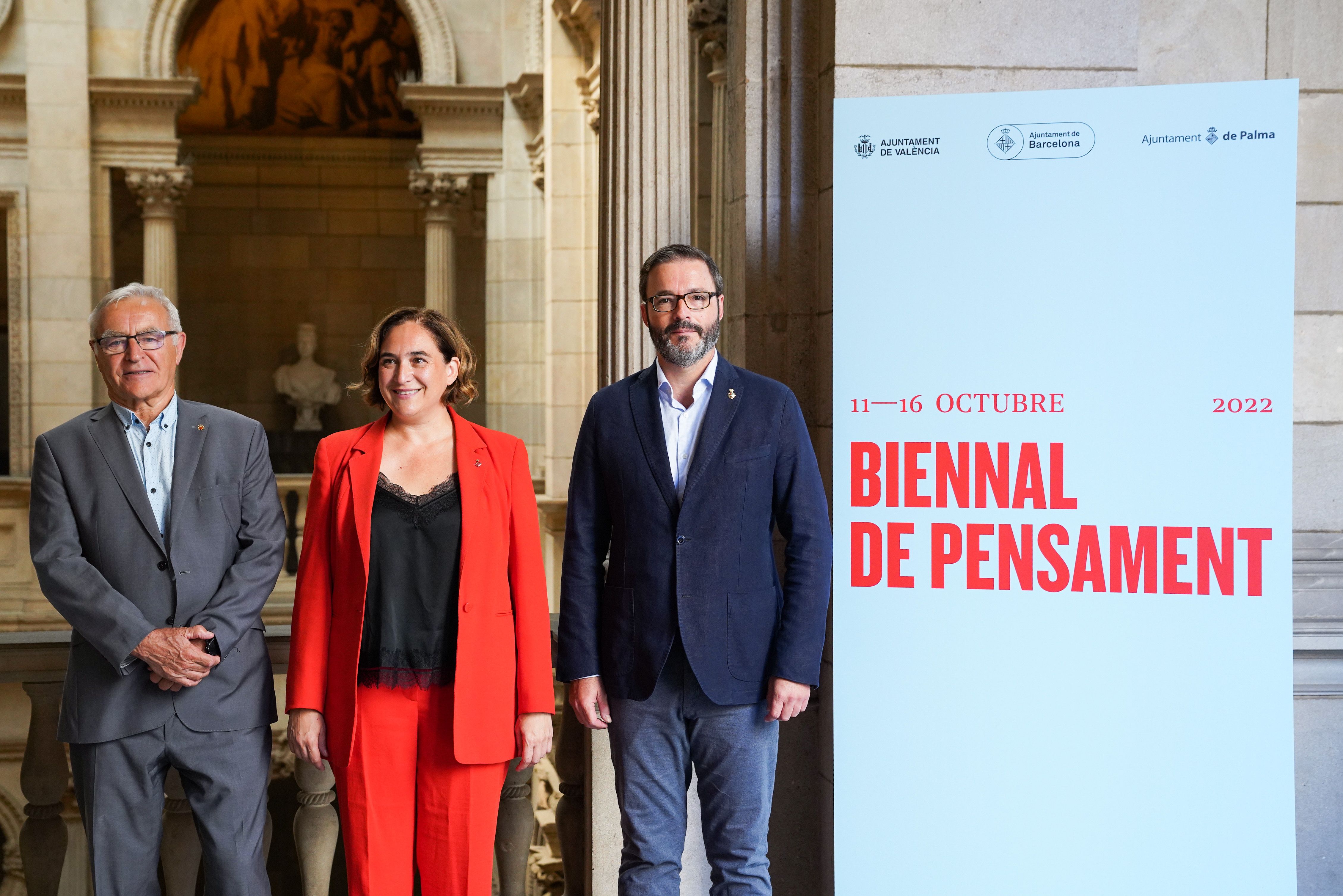 El alcalde de València, Joan Ribó, junto a la alcaldesa de Barcelona, Ada Colau, y al alcalde de Palma de Mallorca, José Hila