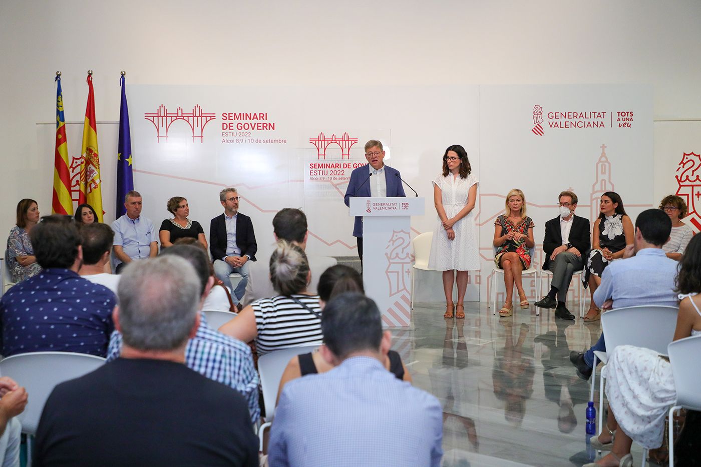 Ximo Puig comparece, junto al Consell, tras el Seminari de Govern