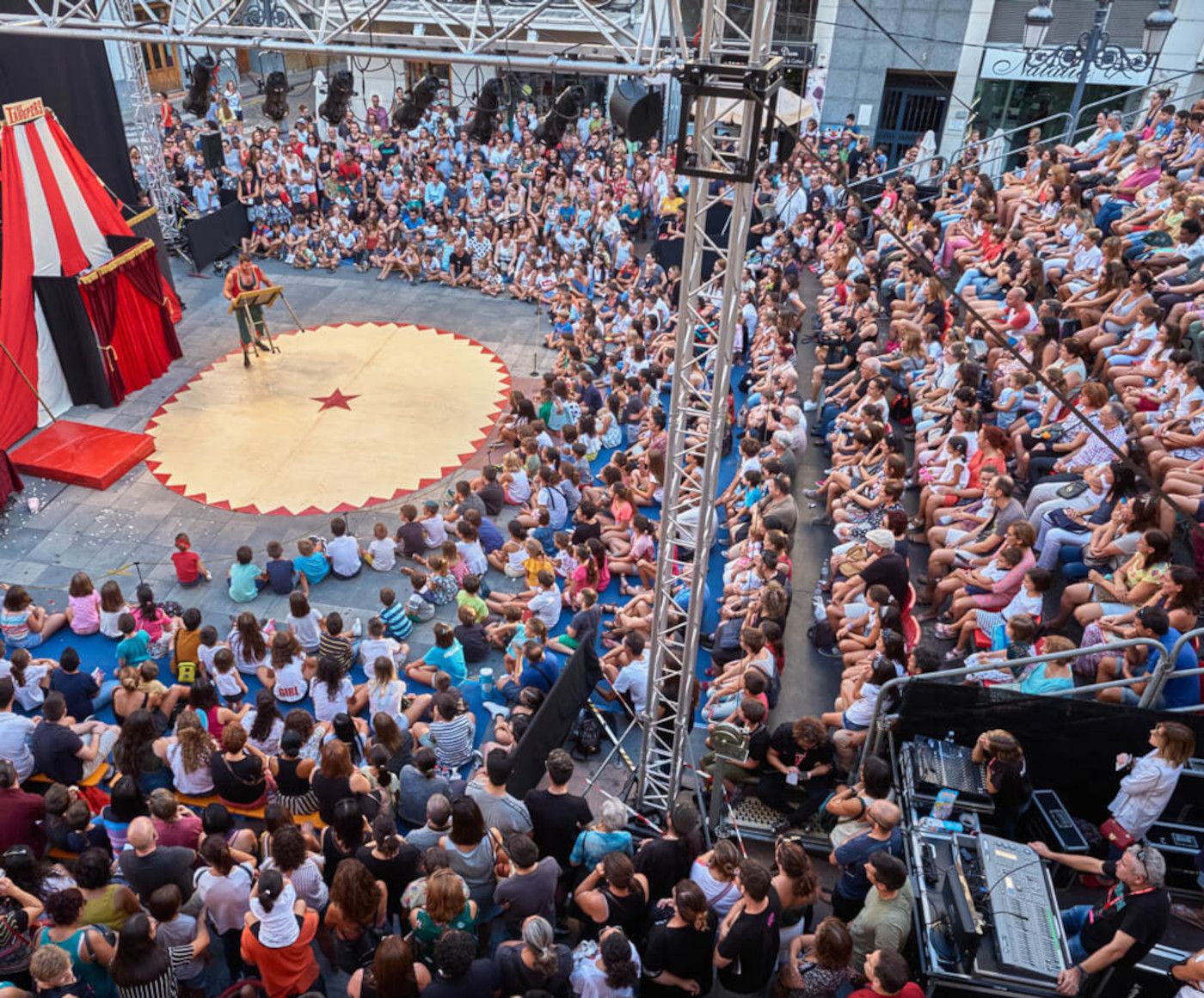 Una actuación de la Mostra Internacional de Mim de Sueca