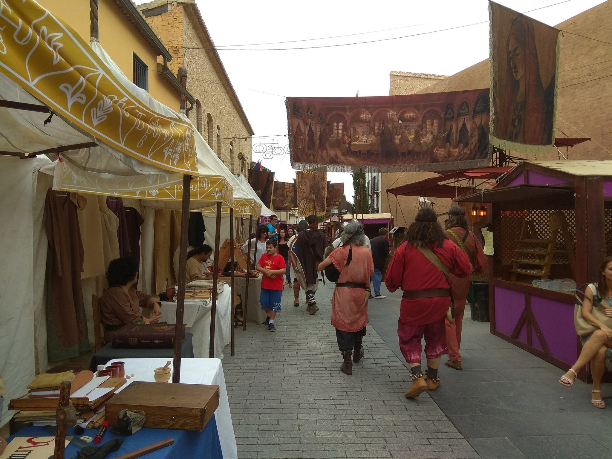 Un mercado visigodo y recreaciones históricas inundan Riba-roja de Túria
