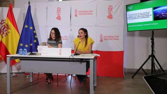 Aitana Mas i Mireia Mollà durant la presentació de l'avantprojecte de Llei de Protecció Lumínica
